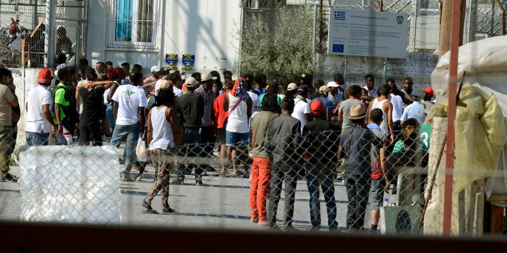 Χάος στην Λέσβο με τους λαθρομετανάστες: Κούρδοι εγκατέλειψαν τη Μόρια μετά τις βίαιες συμπλοκές – Μπλόκο από την αστυνομία για να μην μπουν στην πόλη (εικόνες, βίντεο)